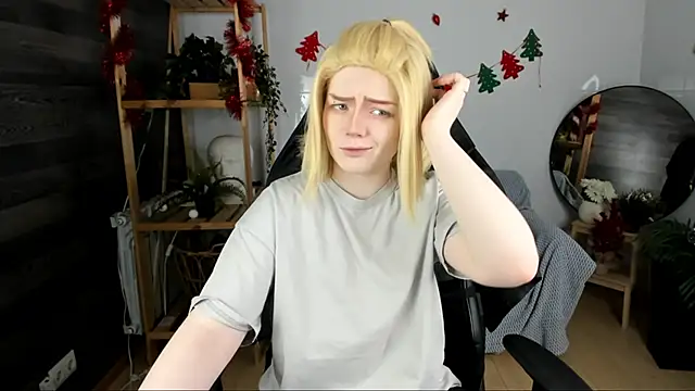 Snapshot of KellyKik chatting on December 17, 8:04 pm KellyKik online show from December 17, 8:04 pm