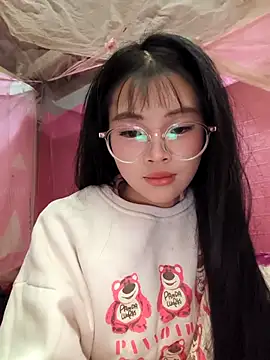 Snapshot of Quieny-x chatting on December 14, 1:49 pm Quieny-x online show from December 14, 1:49 pm