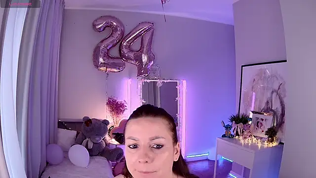 Snapshot of Ann_Me chatting on December 14, 7:14 am Ann Me online show from December 14, 7:14 am