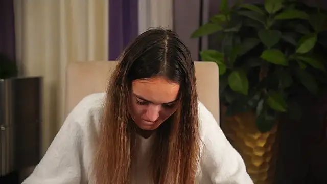 ReathaRagone online show from December 16, 4:17 am