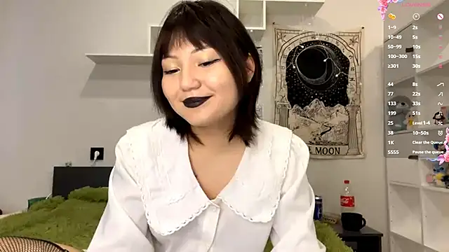 UrPrincessSuki online show from February 11, 9:36 am
