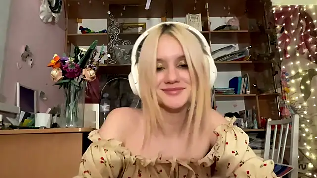 Snapshot of MelisaBloomy chatting on December 13, 7:53 pm MelisaBloomy online show from December 13, 7:53 pm