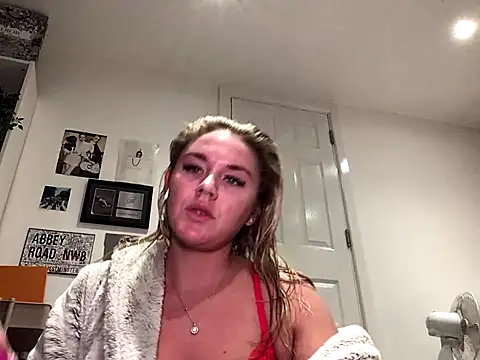 Snapshot of Golidelovee chatting on December 16, 8:14 pm Golidelovee online show from December 16, 8:14 pm