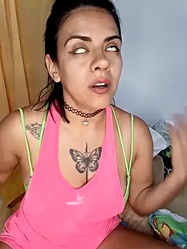 Snapshot of luluclark69 chatting on February 4, 1:22 am luluclark69 online show from February 4, 1:22 am