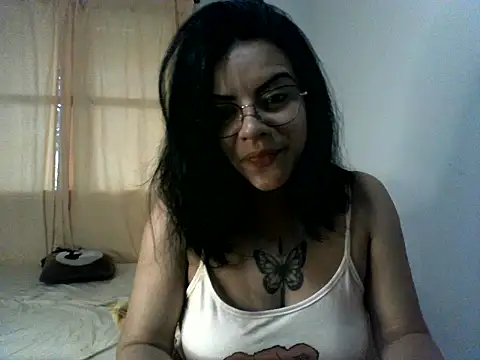 Snapshot of luluclark69 chatting on March 3, 12:00 pm luluclark69 online show from March 3, 12:00 pm