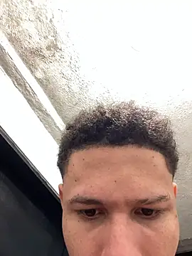 Snapshot of Danseuz chatting on December 17, 5:41 pm Danseuz online show from December 17, 5:41 pm