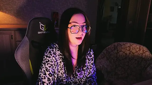 Snapshot of AnneAverry chatting on February 11, 7:57 am AnneAverry online show from February 11, 7:57 am