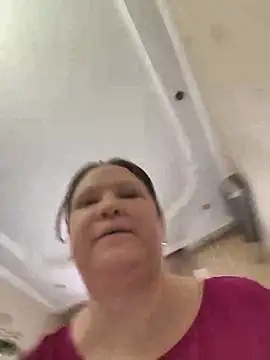 Snapshot of -Queen- chatting on March 2, 6:03 am -Queen- online show from March 2, 6:03 am