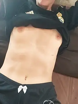 Snapshot of BranquinhaDLC chatting on April 16, 12:28 pm BranquinhaDLC online show from April 16, 12:28 pm