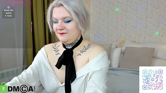 Snapshot of Mystiica chatting on January 15, 6:40 am Mystiica online show from January 15, 6:40 am