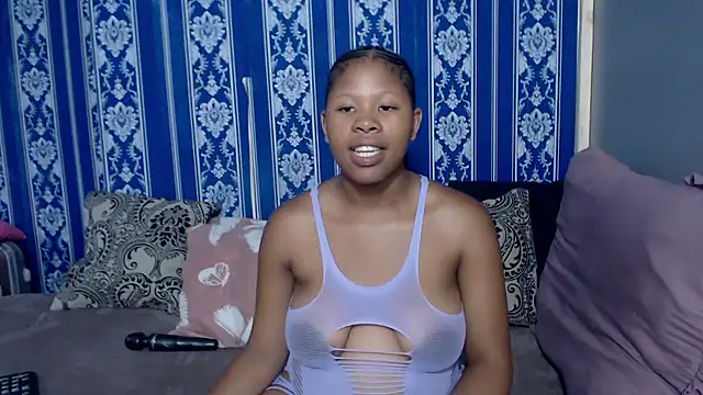 Snapshot of TemptingCloeXx chatting on January 11, 8:30 am TemptingCloeXx online show from January 11, 8:30 am