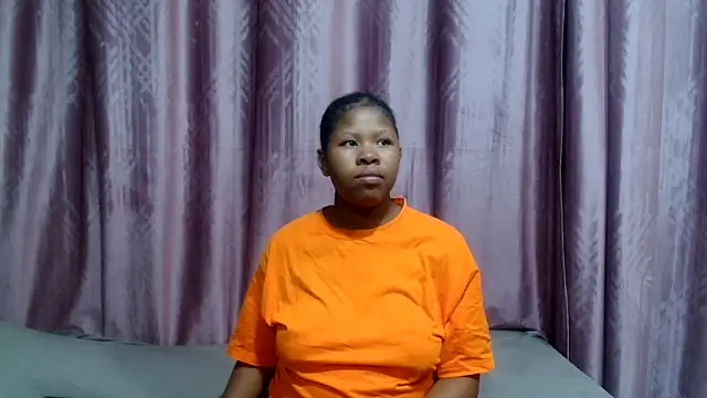 Snapshot of TemptingCloeXx chatting on February 6, 1:21 am TemptingCloeXx online show from February 6, 1:21 am