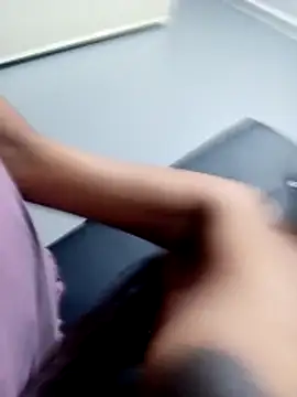 Snapshot of TemptingCloeXx chatting on February 9, 9:41 pm TemptingCloeXx online show from February 9, 9:41 pm