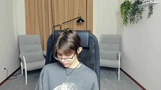 LeoneKonma online show from December 17, 9:04 am