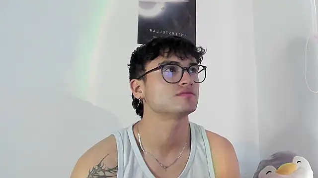 Snapshot of charlie_dicker chatting on December 20, 10:28 pm charlie dicker online show from December 20, 10:28 pm