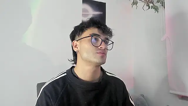 Snapshot of charlie_dicker chatting on January 8, 1:08 am charlie dicker online show from January 8, 1:08 am