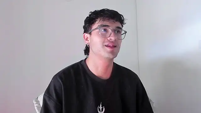 Snapshot of charlie_dicker chatting on February 5, 3:49 pm charlie dicker online show from February 5, 3:49 pm