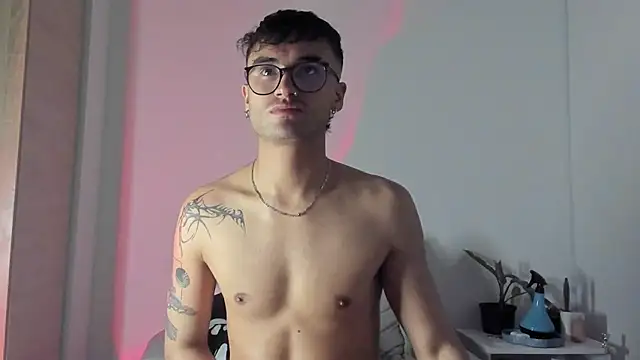 Snapshot of charlie_dicker chatting on February 11, 1:43 am charlie dicker online show from February 11, 1:43 am