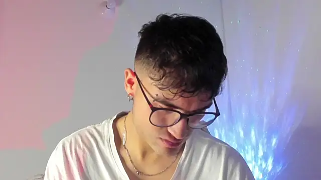 Snapshot of charlie_dicker chatting on February 14, 11:45 pm charlie dicker online show from February 14, 11:45 pm