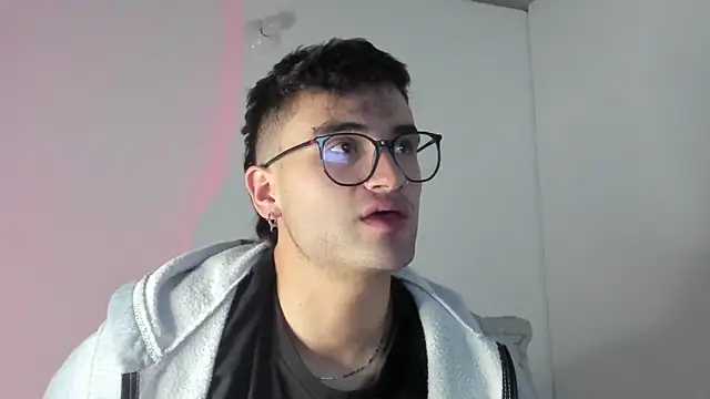 Snapshot of charlie_dicker chatting on February 16, 11:34 pm charlie dicker online show from February 16, 11:34 pm