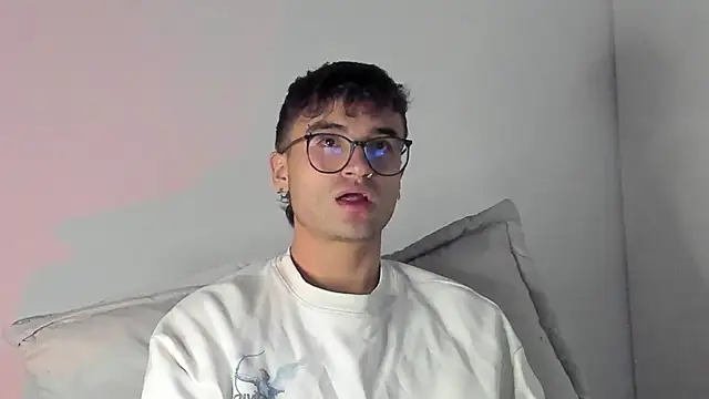 Snapshot of charlie_dicker chatting on February 22, 1:51 am charlie dicker online show from February 22, 1:51 am