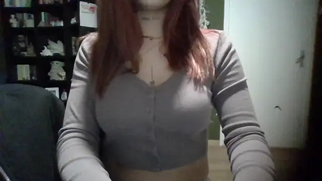 babyfireee online show from December 18, 8:26 pm