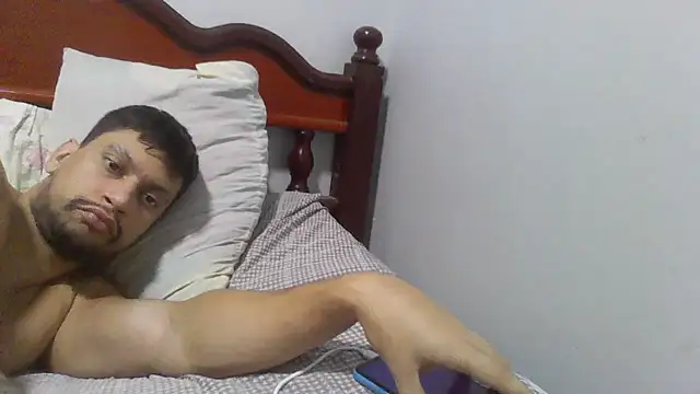 Snapshot of moreno_dotado22 chatting on June 2, 11:18 pm moreno dotado22 online show from June 2, 11:18 pm