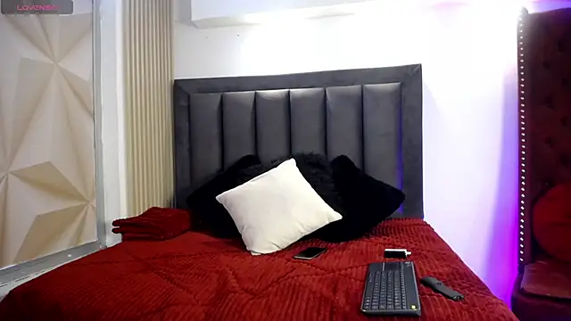 TransDivaSantana online show from April 7, 8:42 pm