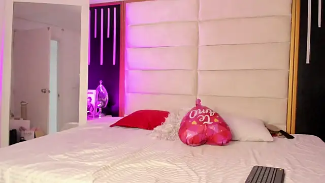 Snapshot of JuliMonroe19 chatting on March 3, 12:55 pm JuliMonroe19 online show from March 3, 12:55 pm