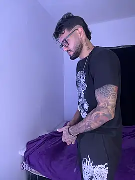 Snapshot of thedragonboyxxx chatting on December 20, 4:19 am thedragonboyxxx online show from December 20, 4:19 am