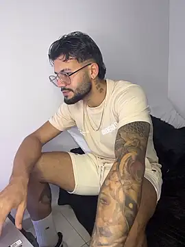 Snapshot of thedragonboyxxx chatting on January 5, 11:52 pm thedragonboyxxx online show from January 5, 11:52 pm