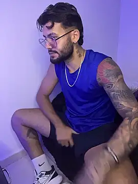 Snapshot of thedragonboyxxx chatting on January 13, 3:45 am thedragonboyxxx online show from January 13, 3:45 am