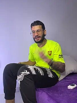 Snapshot of thedragonboyxxx chatting on February 9, 4:16 am thedragonboyxxx online show from February 9, 4:16 am