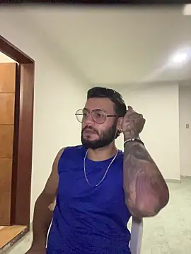 Snapshot of thedragonboyxxx chatting on March 5, 4:30 am thedragonboyxxx online show from March 5, 4:30 am