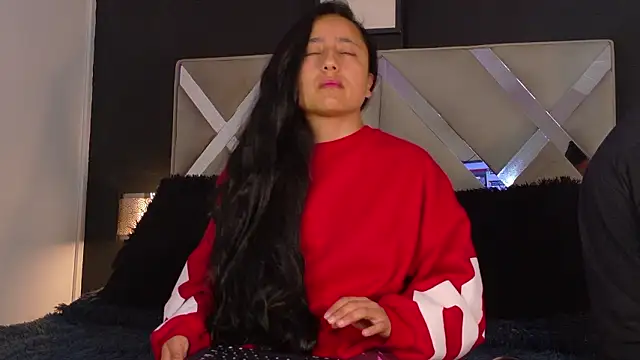 Ithan Skin online show from March 6, 12:01 pm