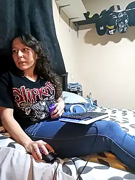 Snapshot of riquimona chatting on February 2, 11:47 pm riquimona online show from February 2, 11:47 pm