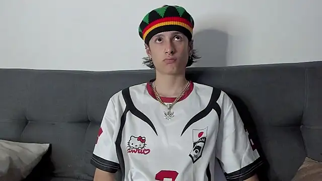 Snapshot of cirosky_elchicopolla chatting on December 18, 4:18 am cirosky elchicopolla online show from December 18, 4:18 am