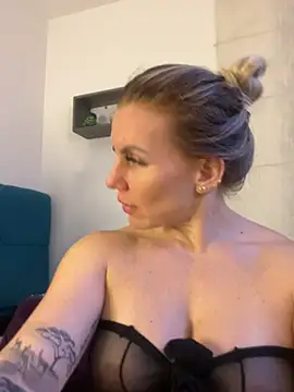 Snapshot of Natalia_Fit chatting on April 30, 5:14 am Natalia Fit online show from April 30, 5:14 am