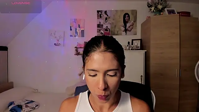 Snapshot of VEROSlen- chatting on May 5, 3:14 am VEROSlen- online show from May 5, 3:14 am