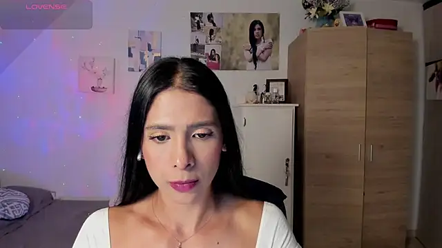 Snapshot of VEROSlen- chatting on May 10, 3:33 am VEROSlen- online show from May 10, 3:33 am