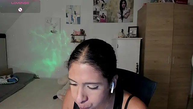 Snapshot of VEROSlen- chatting on May 17, 3:48 am VEROSlen- online show from May 17, 3:48 am