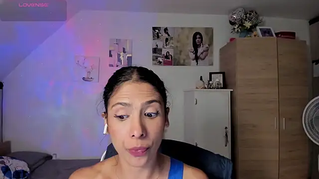 Snapshot of VEROSlen- chatting on May 26, 2:51 am VEROSlen- online show from May 26, 2:51 am