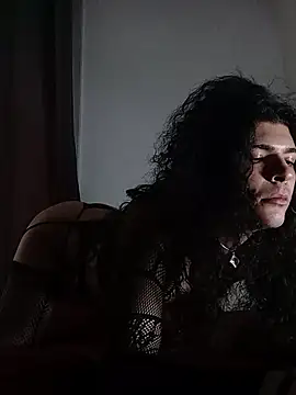 Snapshot of Hellebora chatting on December 16, 10:31 am Hellebora online show from December 16, 10:31 am