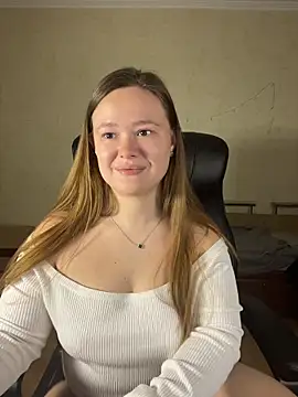 CaramelleSugarr online show from April 8, 8:20 pm