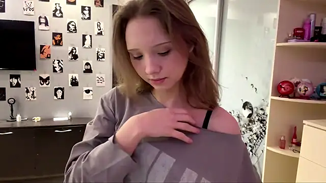 Snapshot of Princessofcashe chatting on April 1, 3:09 pm Princessofcashe online show from April 1, 3:09 pm