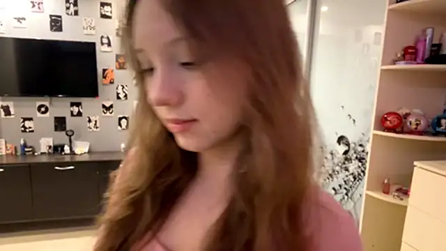 Snapshot of Princessofcashe chatting on April 2, 3:31 pm Princessofcashe online show from April 2, 3:31 pm