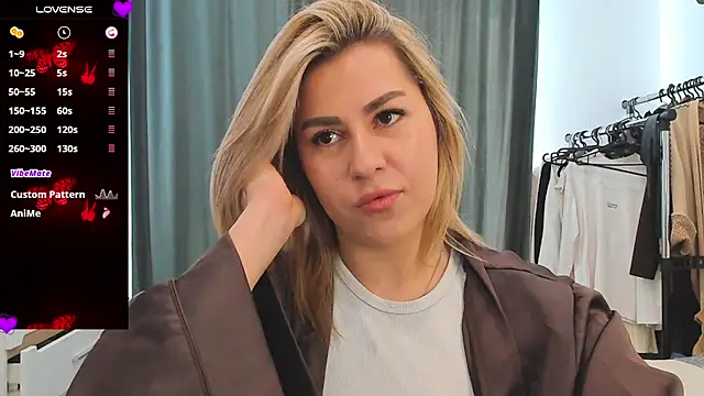 Roxi Joy online show from February 18, 10:55 am