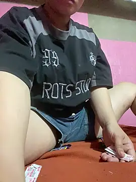 Snapshot of Thanhhuyen001 chatting on April 2, 4:54 am Thanhhuyen001 online show from April 2, 4:54 am