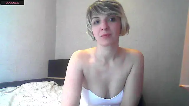 Snapshot of Lana_Foxyy chatting on April 26, 7:33 pm Lana Foxyy online show from April 26, 7:33 pm