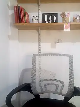 SofiEsteves online show from March 4, 1:50 pm